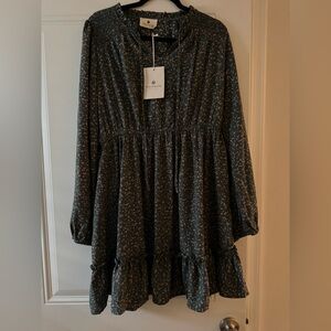Chic Floral Mini Dress in Black and Cream